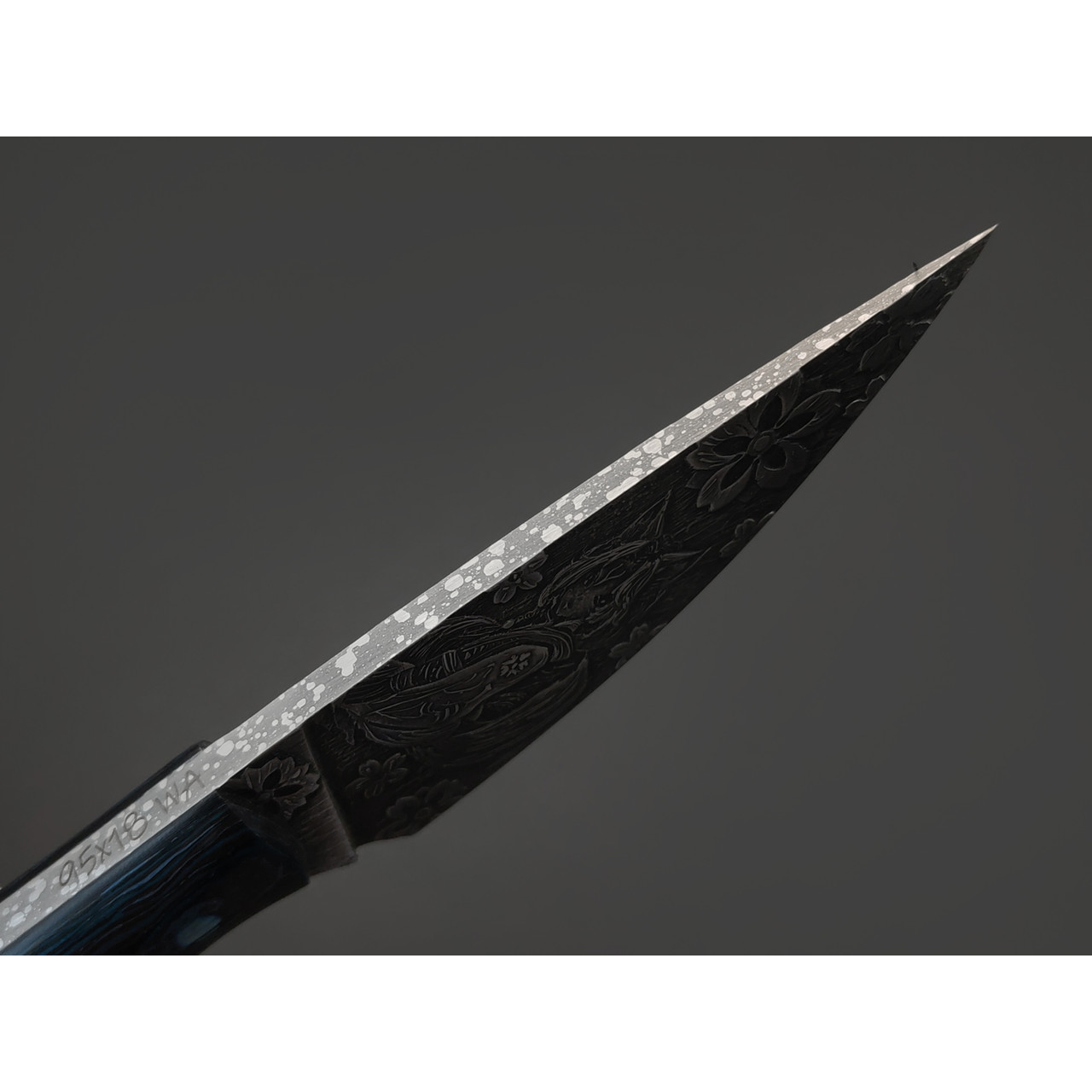Волчий Век нож МасичЬка Custom Anime Girl & Samurai Cat сталь 95Х18 WA худ. травление, рукоять Carbon fiber multi, пин титан