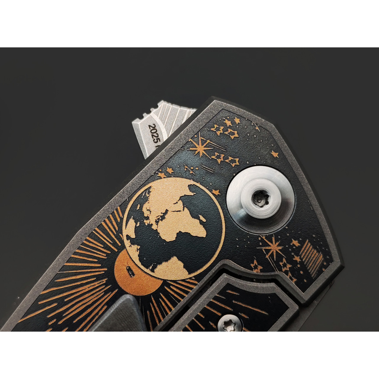 Ponomarev Forge Custom "Гагарин" нож Bulldog Мастерская Чебуркова сталь M390, рукоять Титан, лазерная гравировка