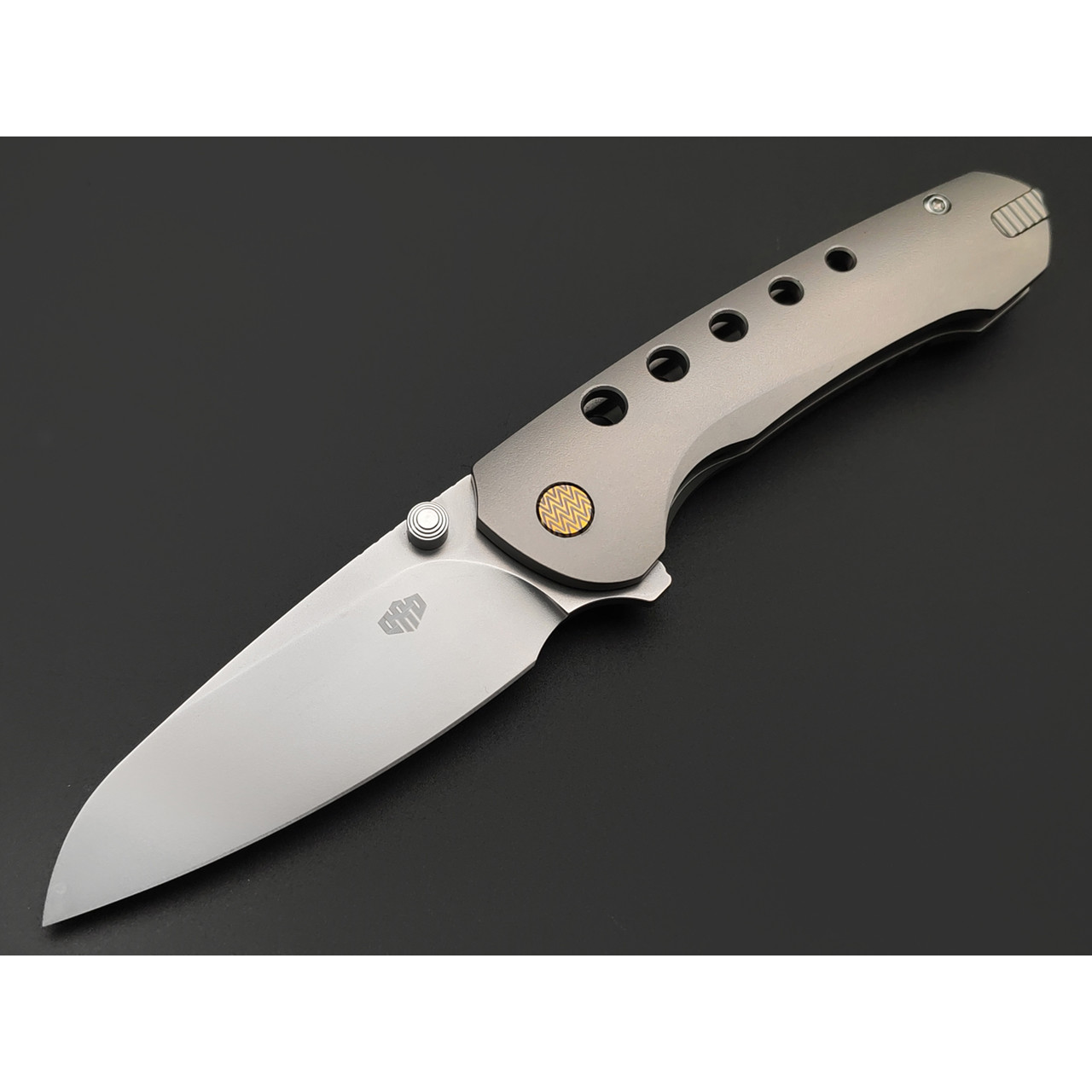 Camarade нож складной Би-Т сталь M390, рукоять Титан серый