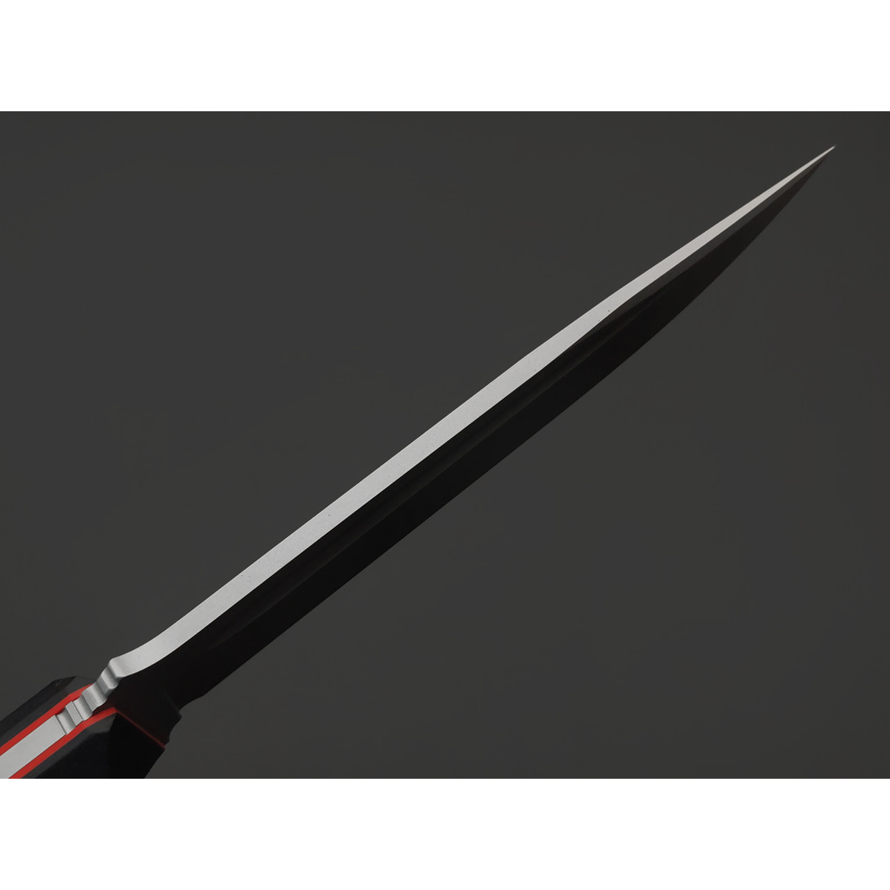 Град Горький нож Шторм сталь Aus-10Co bead blast, рукоять G10 black & red