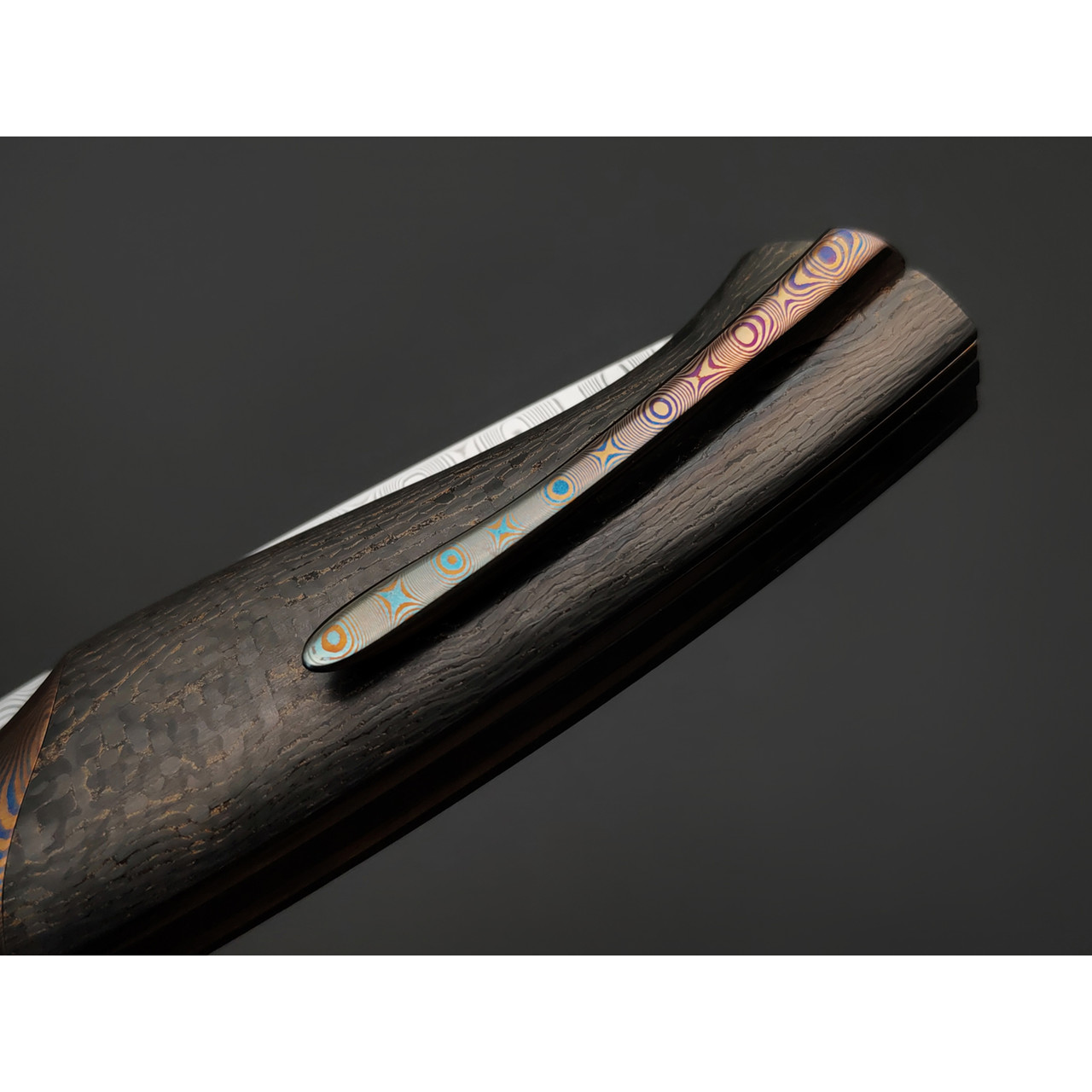 Заур Мамишев нож складной М-03 сталь ДамаКС-Супер Elmax, рукоять Carbon fiber gold, дамаск Decorum, титан