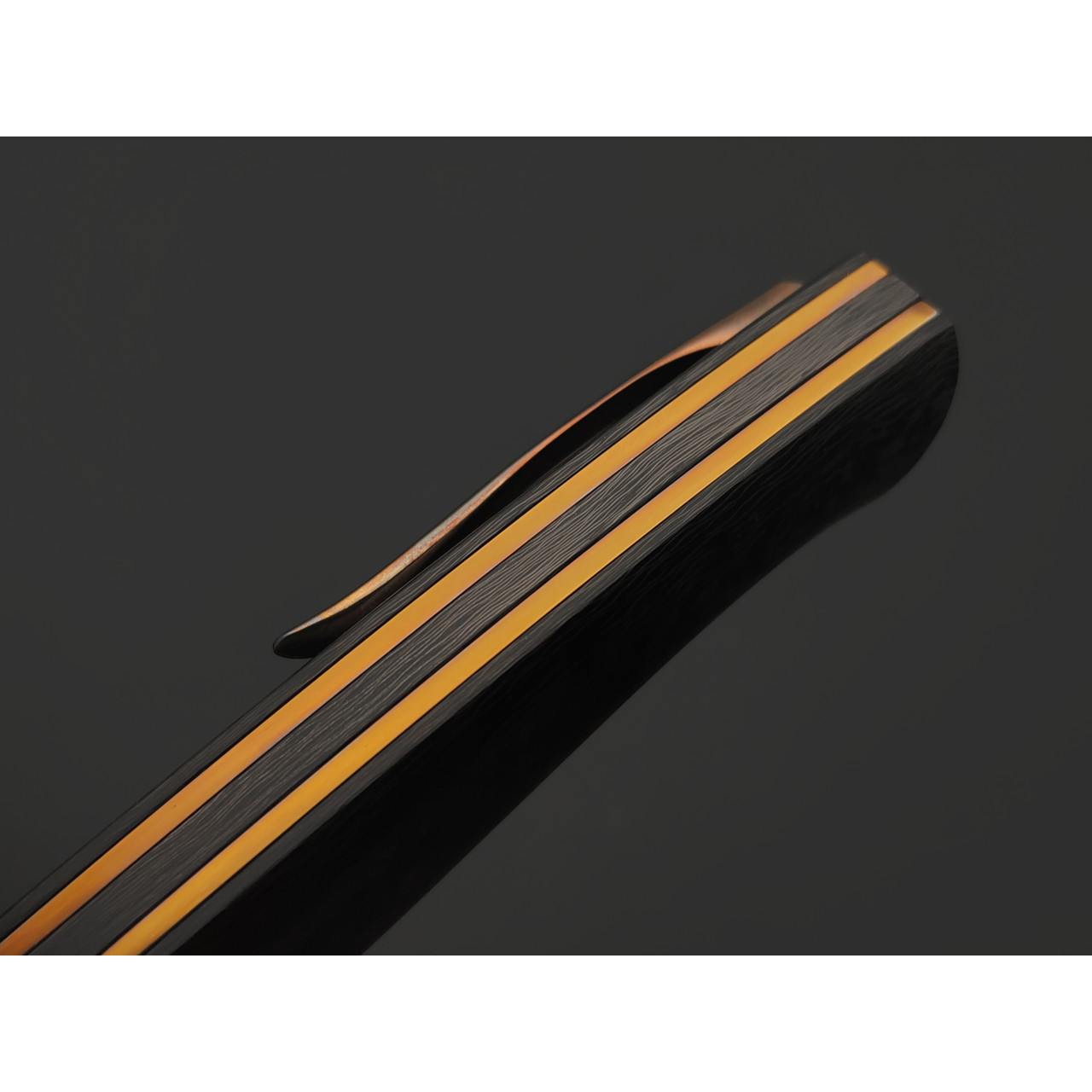 Заур Мамишев нож складной М-03 сталь ДамаКС-Супер Elmax, рукоять Carbon fiber gold, дамаск Decorum, титан