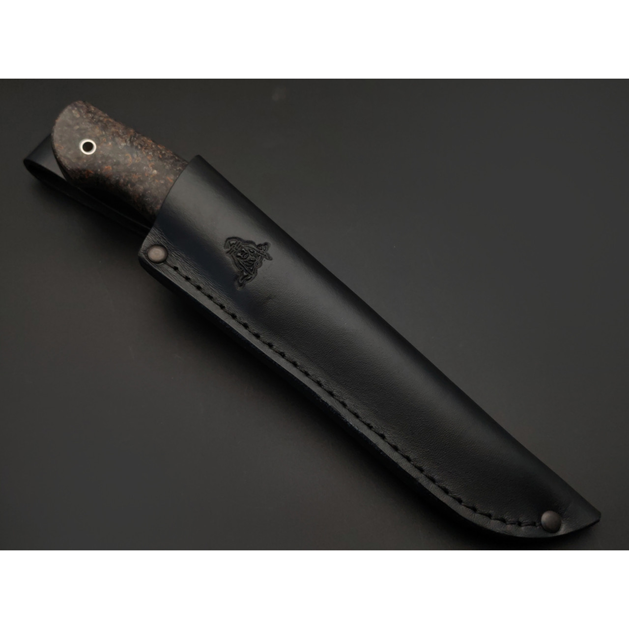 Кметь нож КМ-075 Клык сталь M390 bead blast, рукоять стаб. Карельская берёза, мельхиор