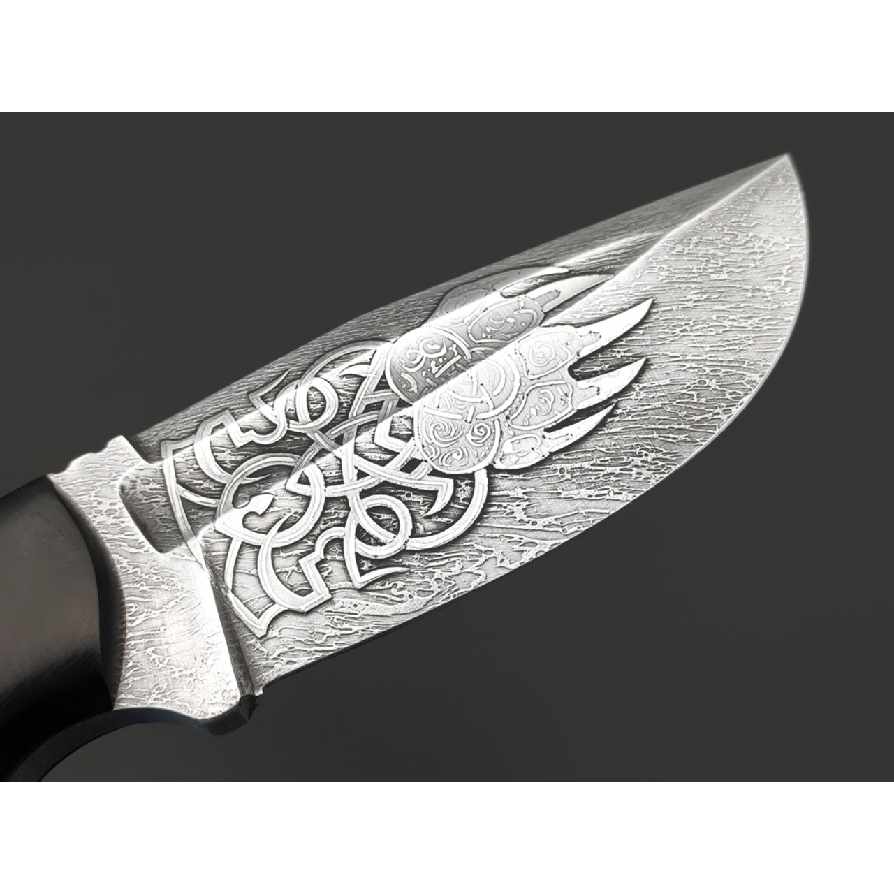 Волчий Век нож Fantocci Custom "Печать Велеса" сталь 1.4116 WA худ. травление, рукоять G10 black & white, пины карбон