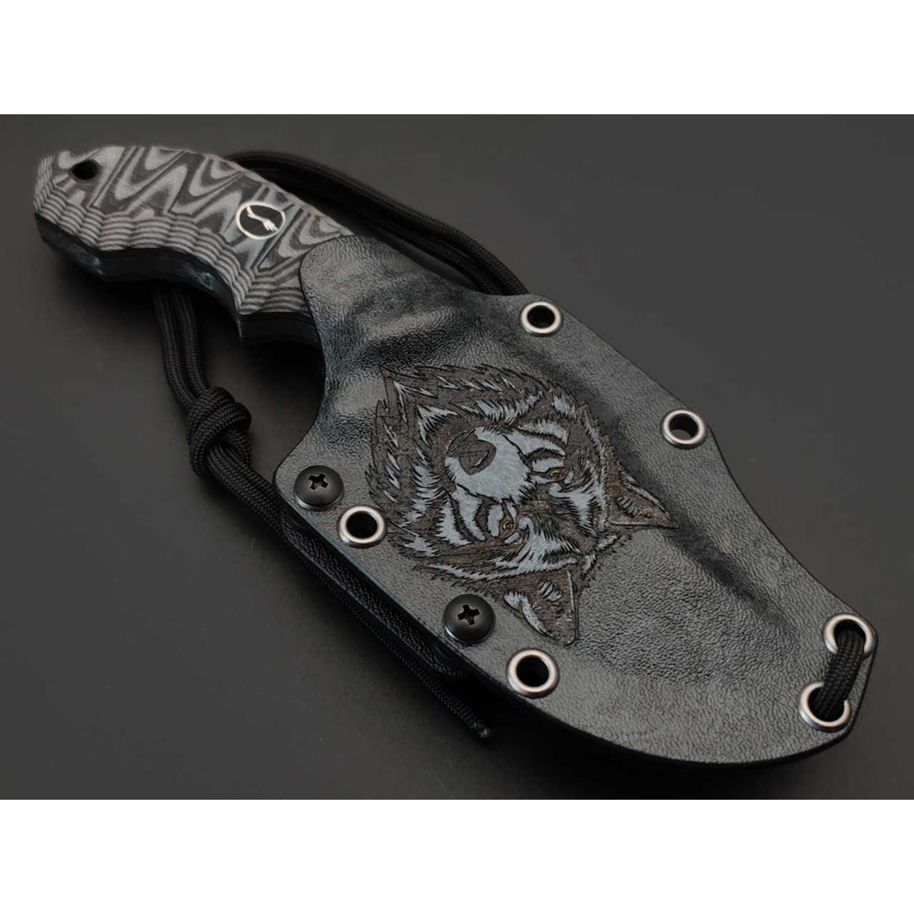 Волчий Век нож Бхадж Малый EDC Custom "Wolf" сталь 95Х18 WA худ. травление, рукоять G10 grey & black, пины карбон