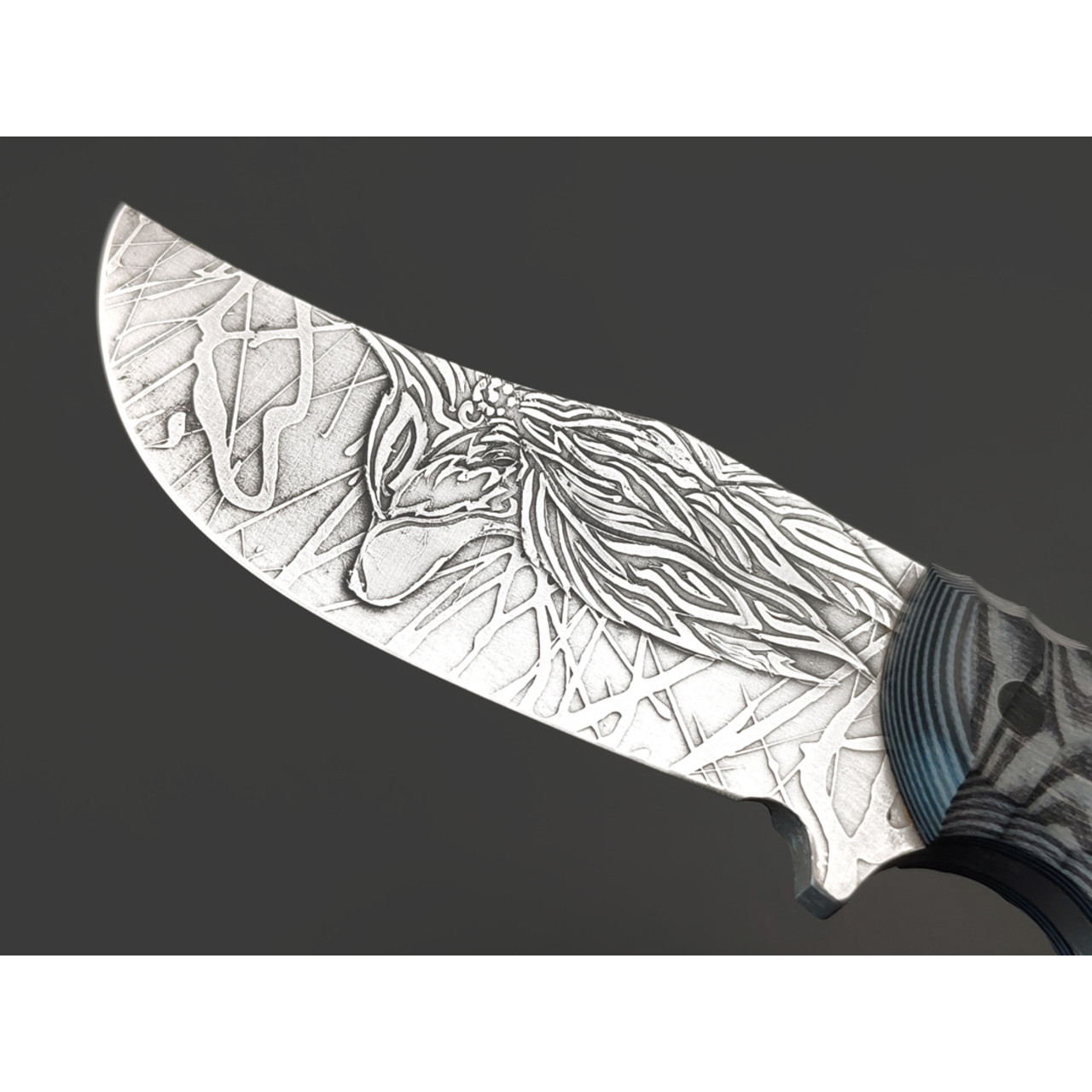 Волчий Век нож Бхадж Малый EDC Custom "Wolf" сталь 95Х18 WA худ. травление, рукоять G10 grey & black, пины карбон