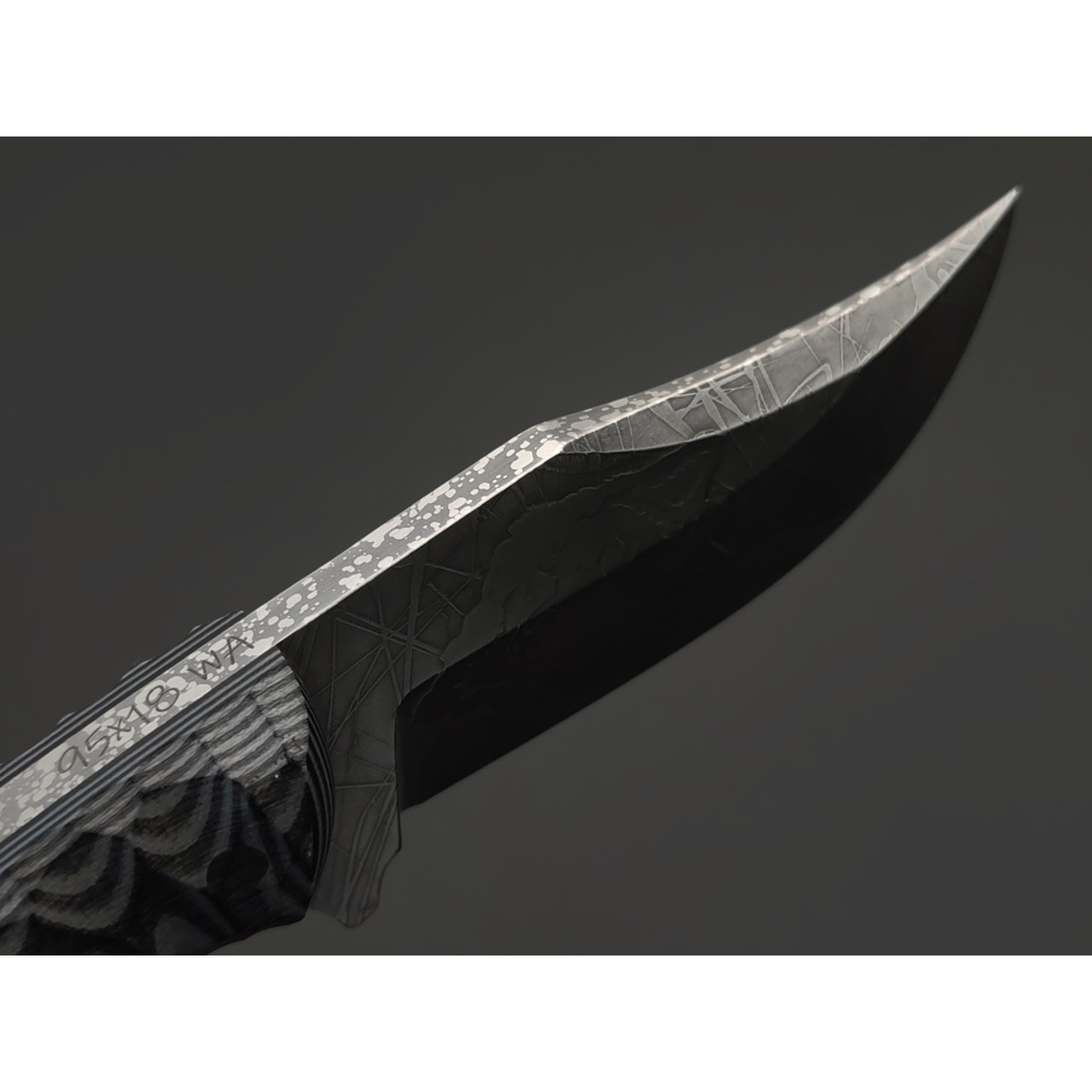 Волчий Век нож Бхадж Малый EDC Custom "Wolf" сталь 95Х18 WA худ. травление, рукоять G10 grey & black, пины карбон