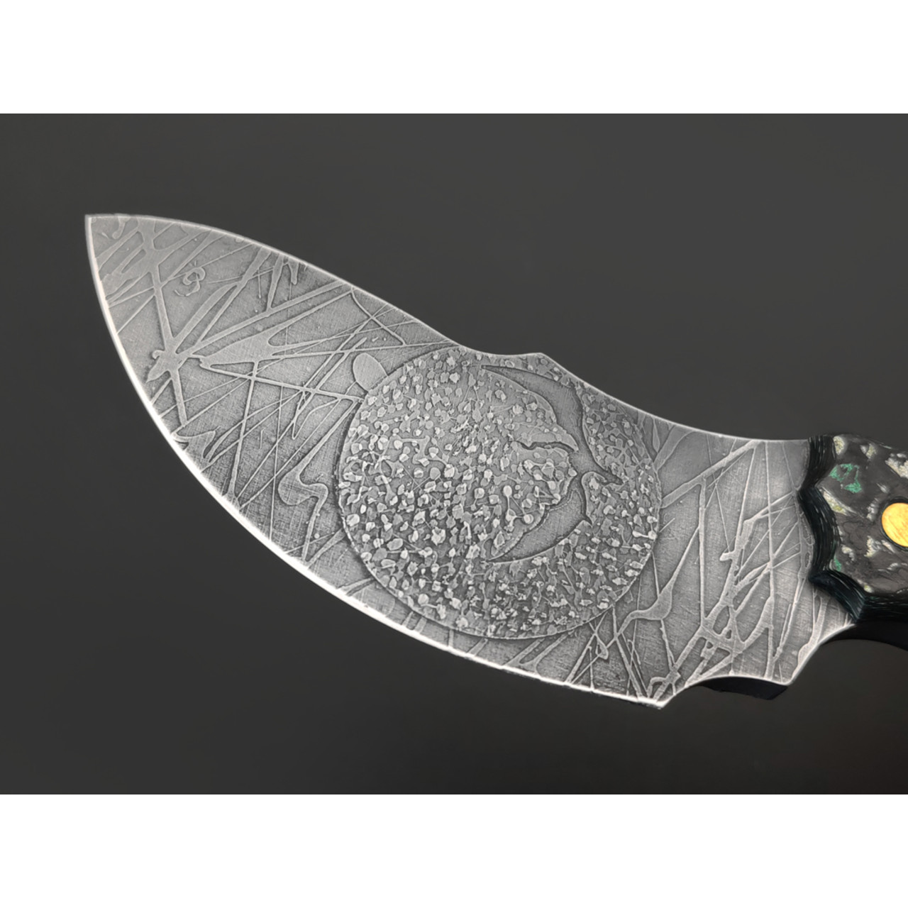 Волчий Век нож Сектор Mod. Custom Dragon сталь 95Х18 WA худ. травление, рукоять Carbon fiber custom, латунь