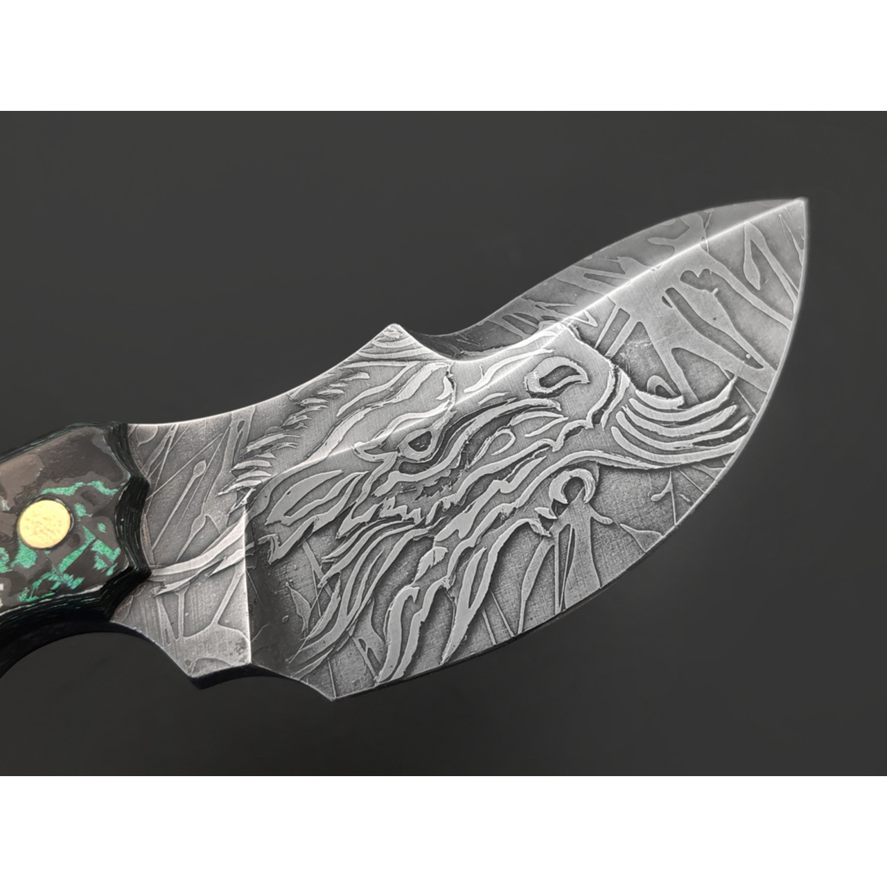 Волчий Век нож Сектор Mod. Custom Dragon сталь 95Х18 WA худ. травление, рукоять Carbon fiber custom, латунь