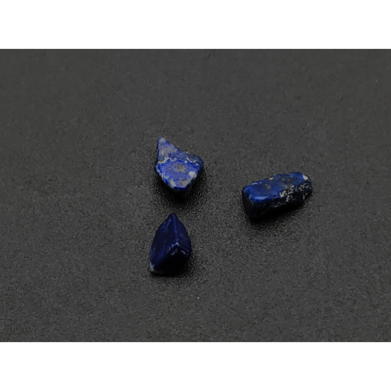 DwarfCustom бусина Винтерфелл с лазуритом, золотой поталью и люминофором Blue