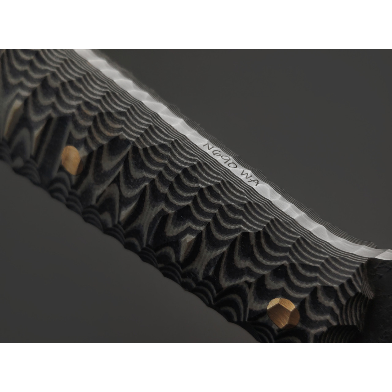 Волчий Век нож Lancette Custom сталь N690 WA худ. травление Дамаскаж, рукоять G10 black & tan, пины латунь