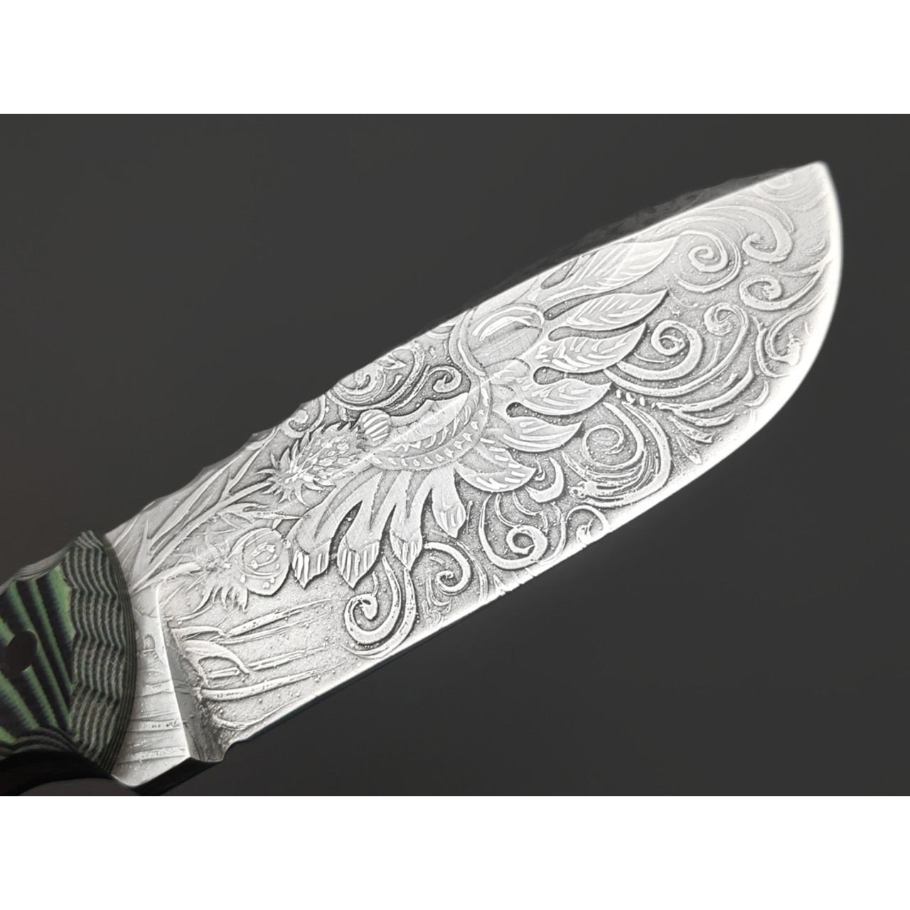Волчий Век нож БП-11 Custom "Dark Russian Tales" сталь N690 WA худ. травление, рукоять G10 black & green, пины карбон