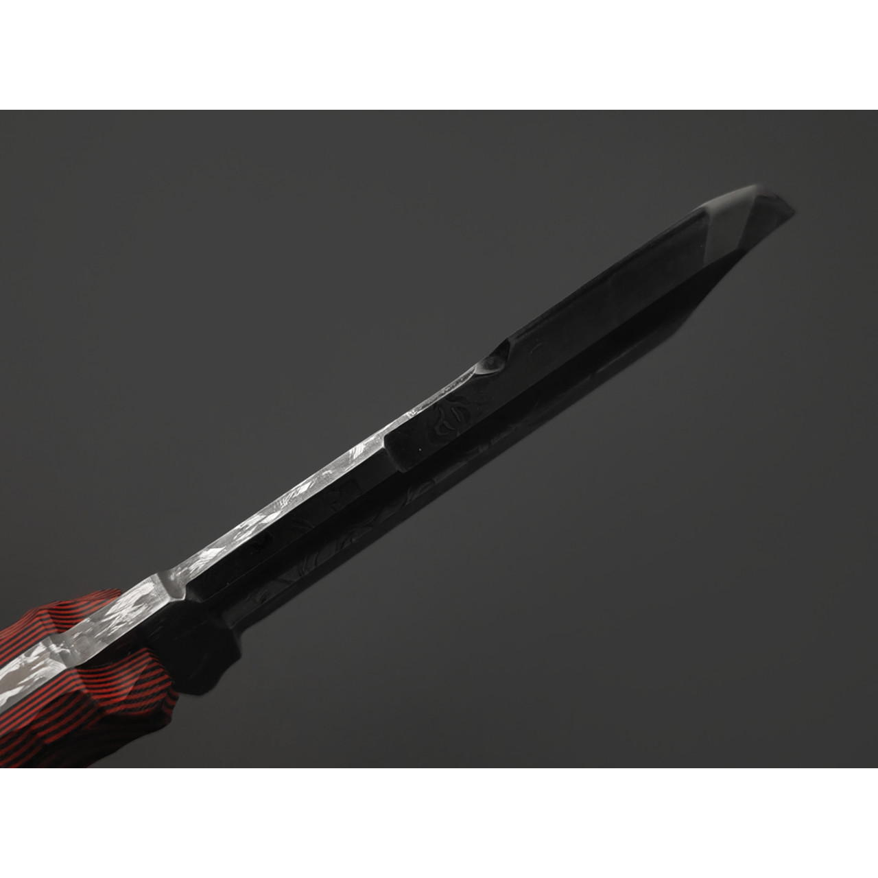 Волчий Век нож Кащей Custom "Орк" сталь N690 WA худ. травление, рукоять G10 black & red, пины карбон