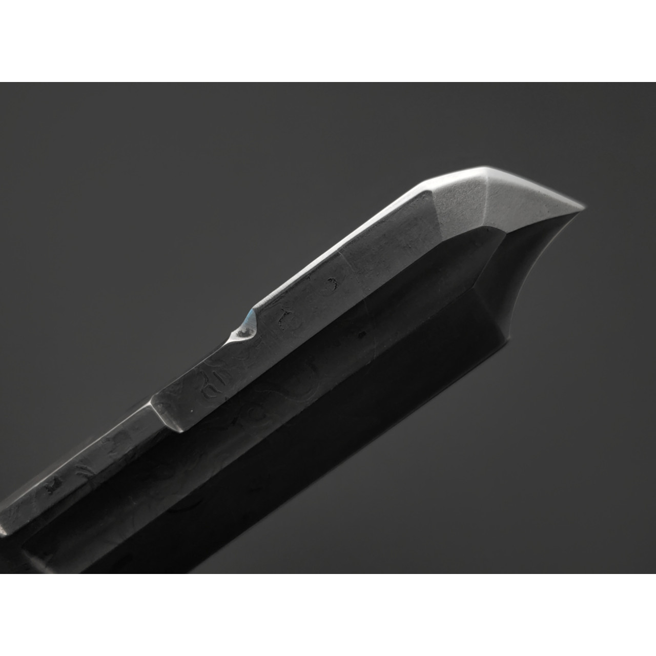 Волчий Век нож Кащей Custom "Орк" сталь N690 WA худ. травление, рукоять G10 black & red, пины карбон