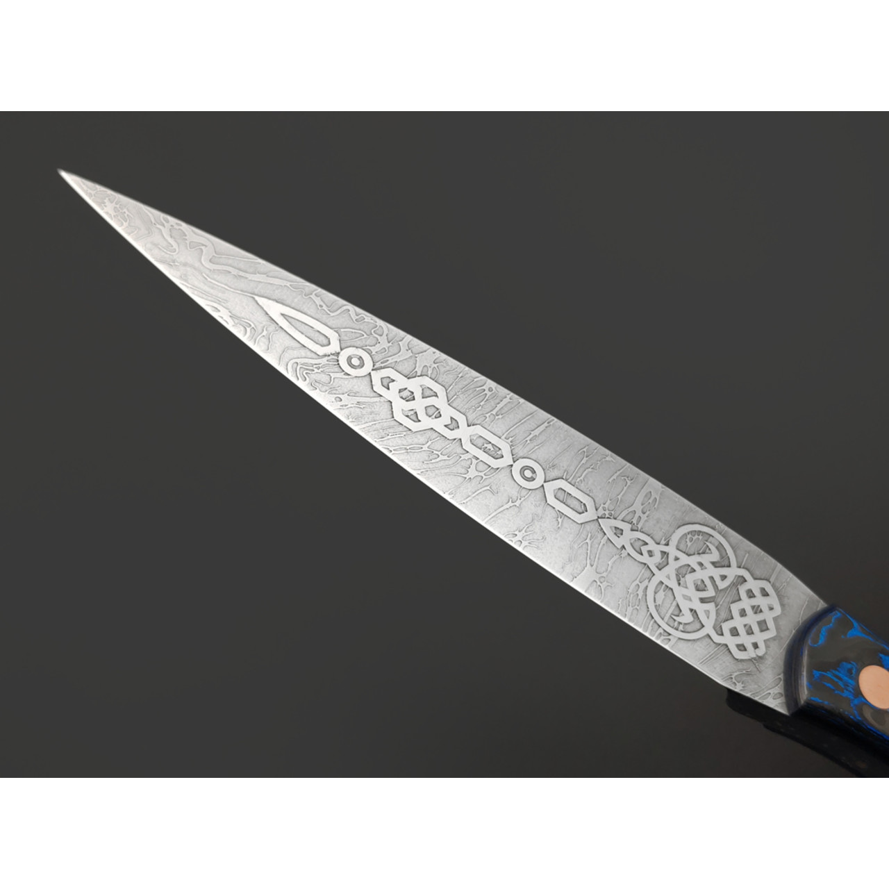 Волчий Век нож Кинжалоид Custom сталь 95Х18 WA худ. травление, рукоять Карбон blue, пины медь