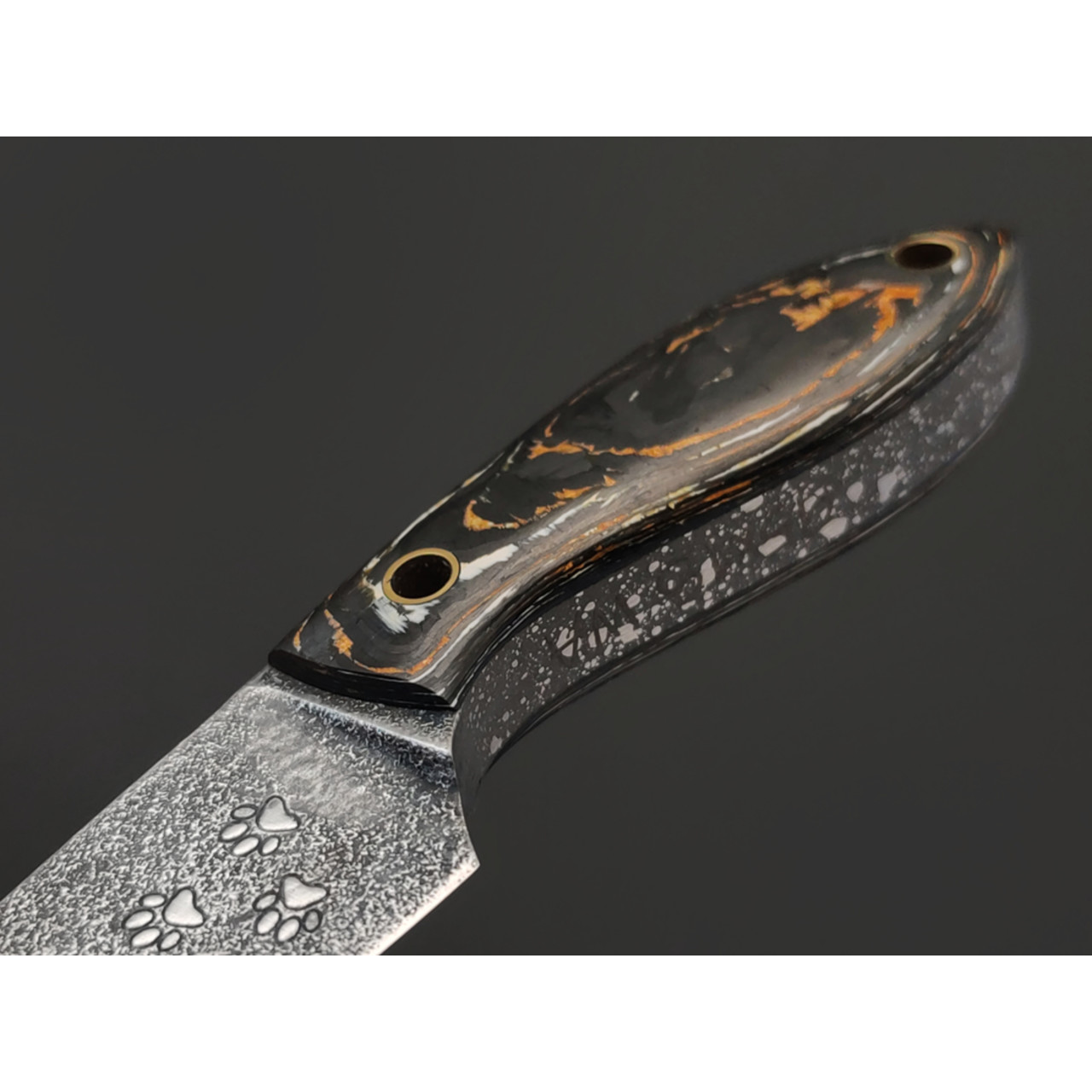 Волчий Век нож Микро МасичЬка Custom "О как!" сталь 95Х18 WA худ. травление, рукоять Карбон custom, латунь