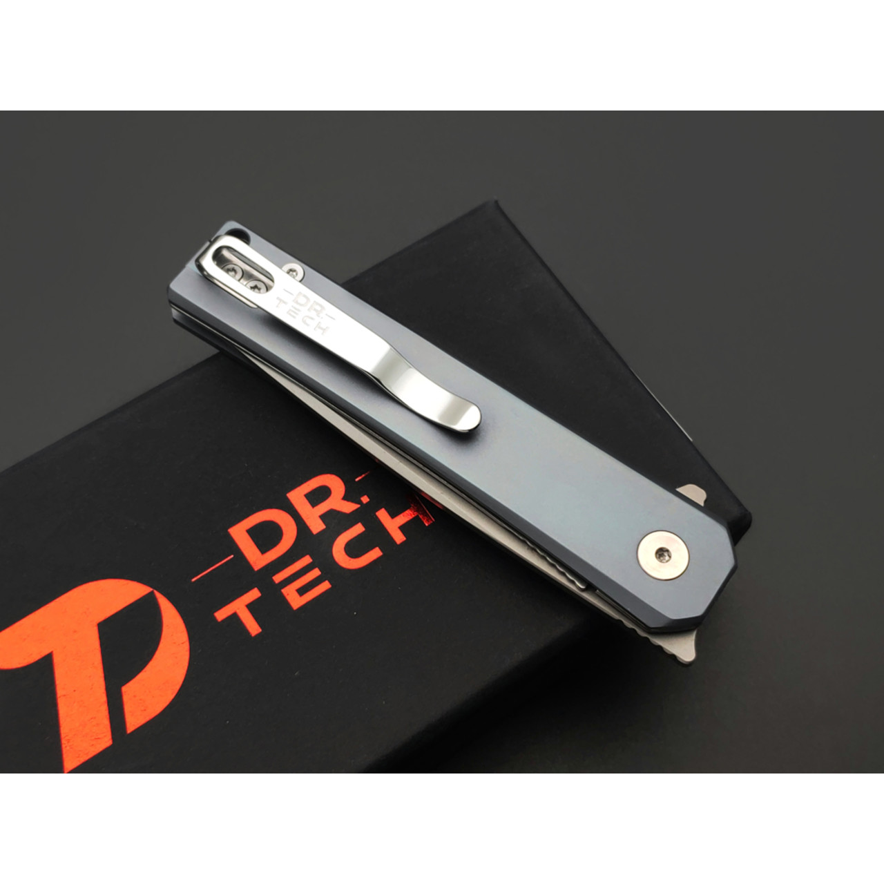 Dr.Tech складной нож Urban D4286BL сталь D2, рукоять Titanium TC4 blue