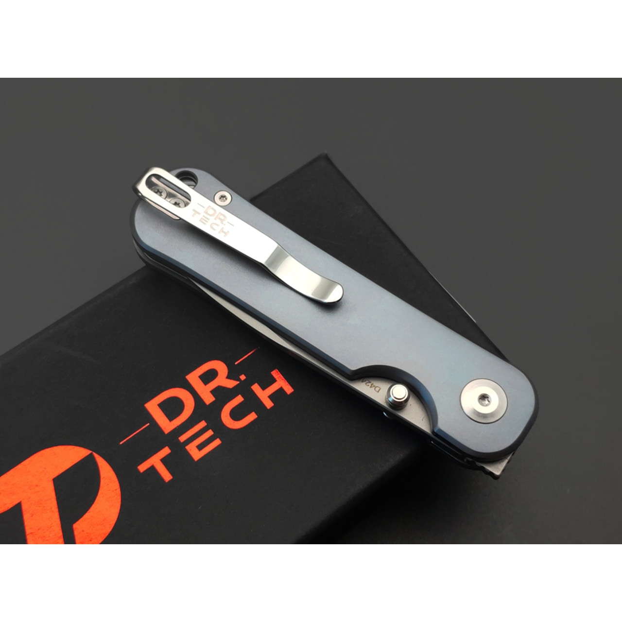 Dr.Tech складной нож Zefir D4245TBL сталь D2, рукоять Titanium TC4 blue