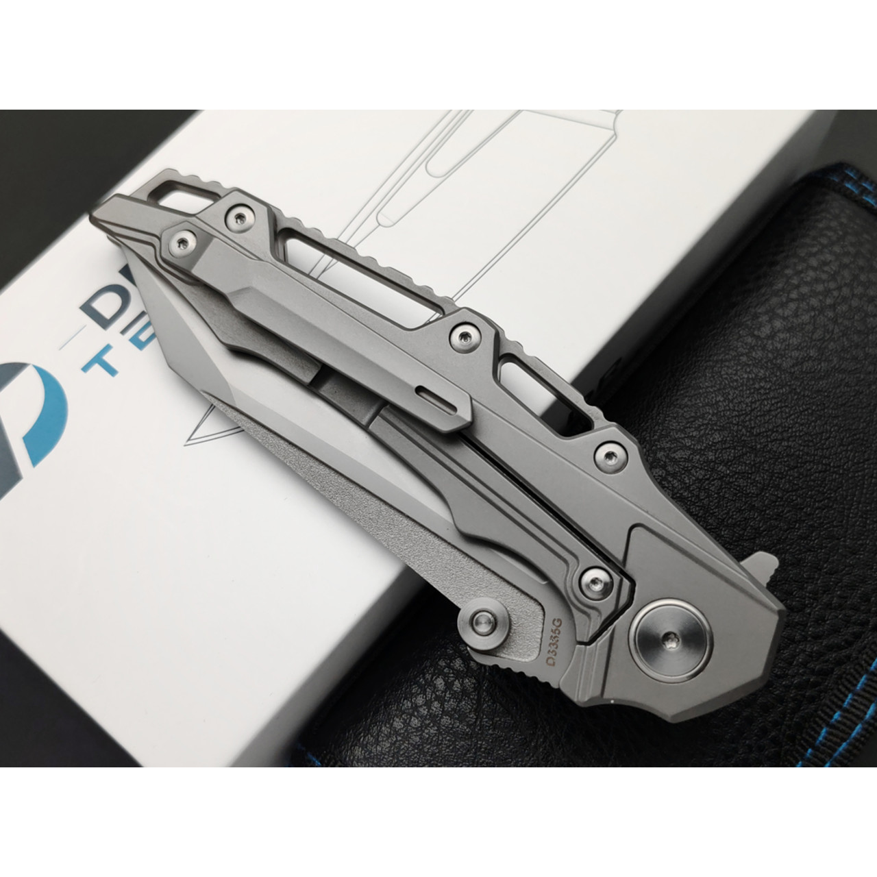 Dr.Tech складной нож Kiber D3385G сталь M390, рукоять Titanium TC4 gray, zirconium alloy Damascus