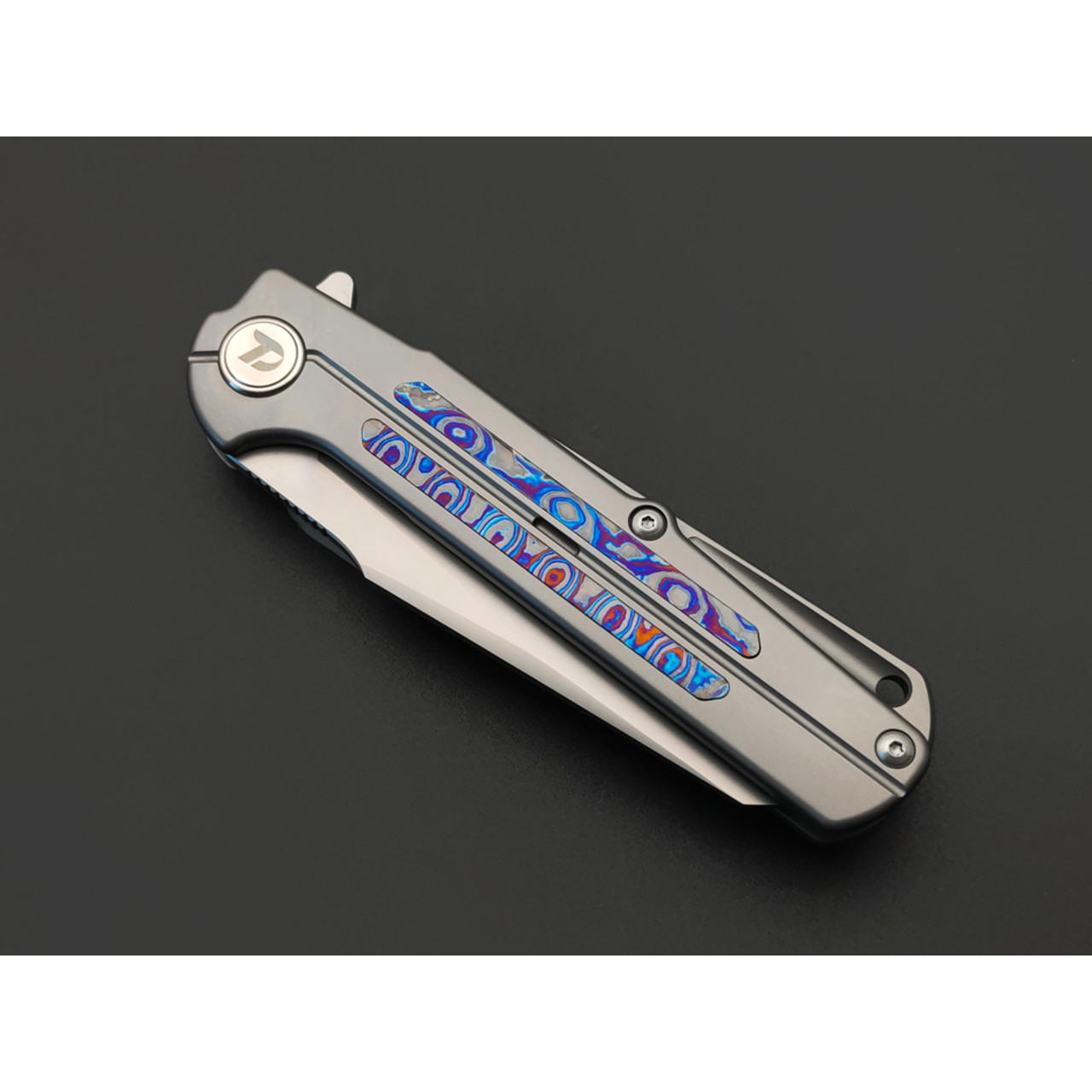Dr.Tech складной нож Arcanum D3403G сталь M390, рукоять Titanium TC4 gray, zirconium alloy Damascus