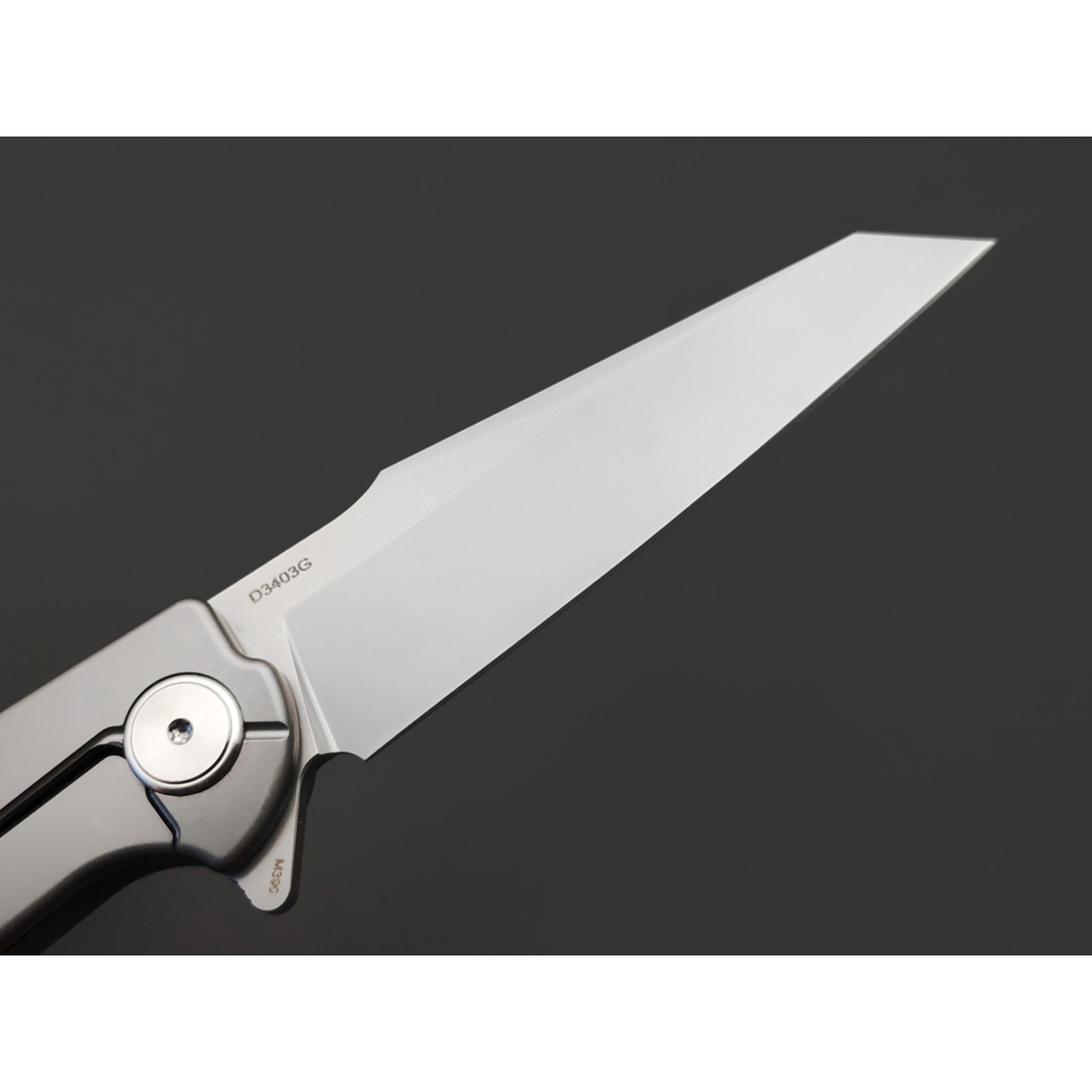 Dr.Tech складной нож Arcanum D3403G сталь M390, рукоять Titanium TC4 gray, zirconium alloy Damascus
