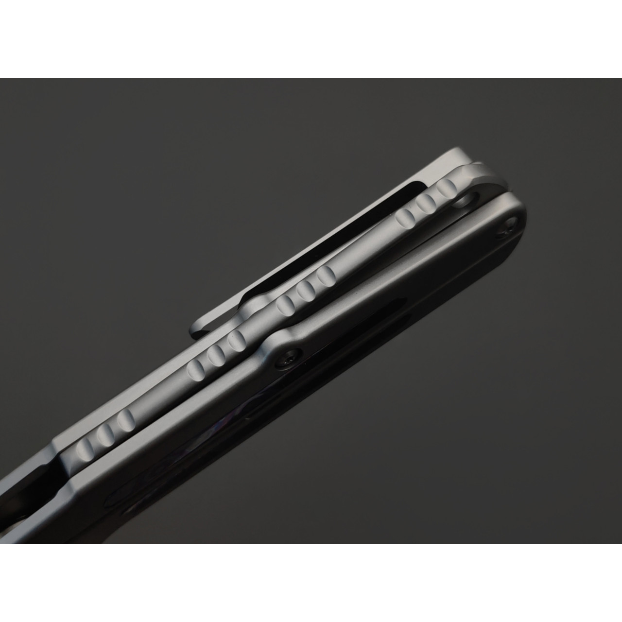 Dr.Tech складной нож Arcanum D3403G сталь M390, рукоять Titanium TC4 gray, zirconium alloy Damascus