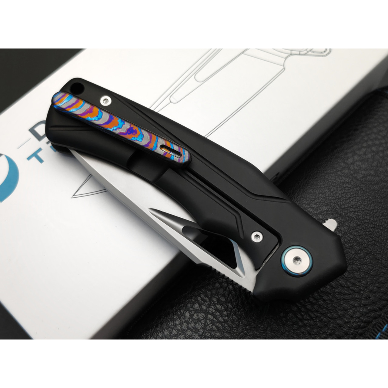 Dr.Tech складной нож Aventur D9042B сталь M390, рукоять Titanium TC4 black, zirconium alloy Damascus