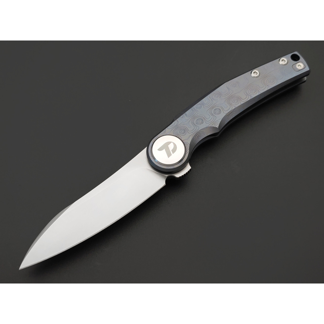 Dr.Tech складной нож Atoll Pro D9618B сталь M390, рукоять Titanium TC4 blue engraved