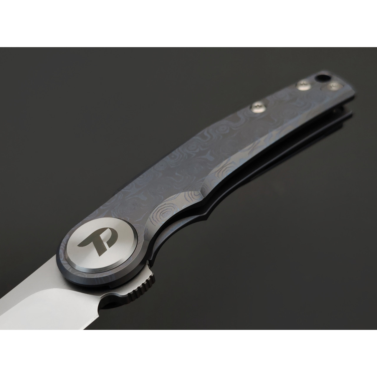 Dr.Tech складной нож Atoll Pro D9618B сталь M390, рукоять Titanium TC4 blue engraved