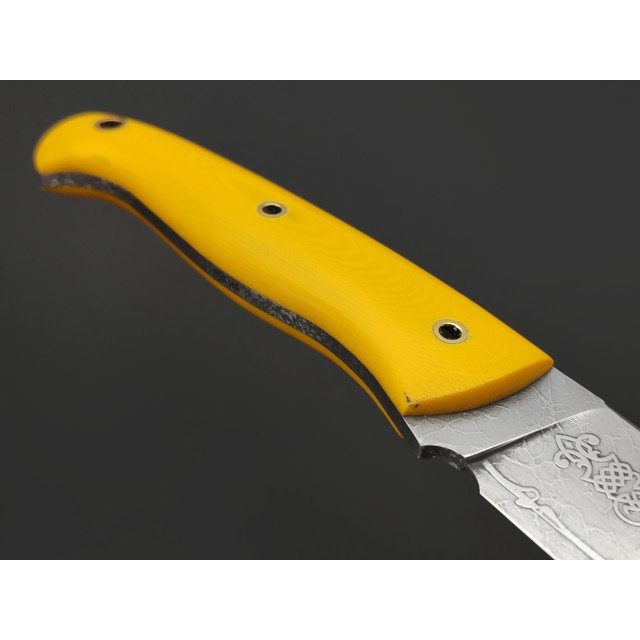 Волчий Век нож Ямской Custom сталь PGK WA худ. травление, рукоять G10 yellow, пины латунь