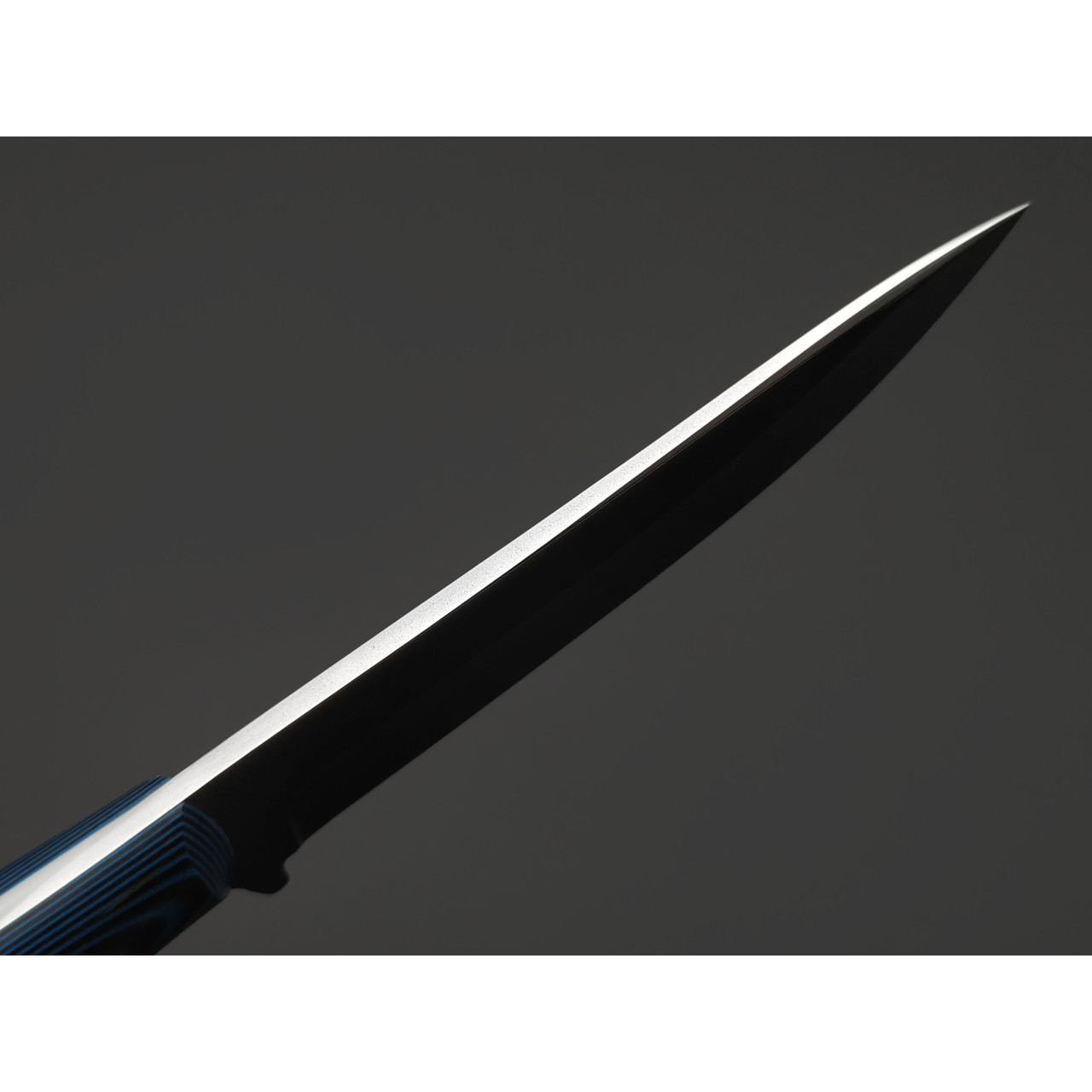 Платонов Д.Г. нож кованый Скинер ЦМ сталь Х12МФ, рукоять G10 black & blue