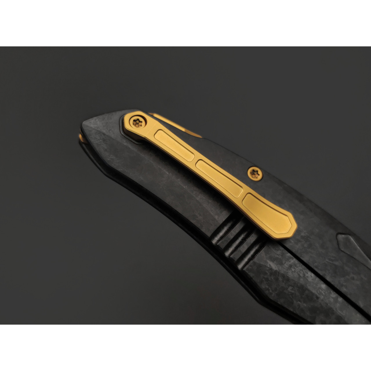 TuoTown складной нож Krotos TKT-NDG сталь T14N Gold PVD, рукоять Crystal Ti DLC black