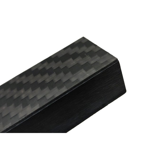Блок Carbon fiber black 12К размер 130х40х27 мм