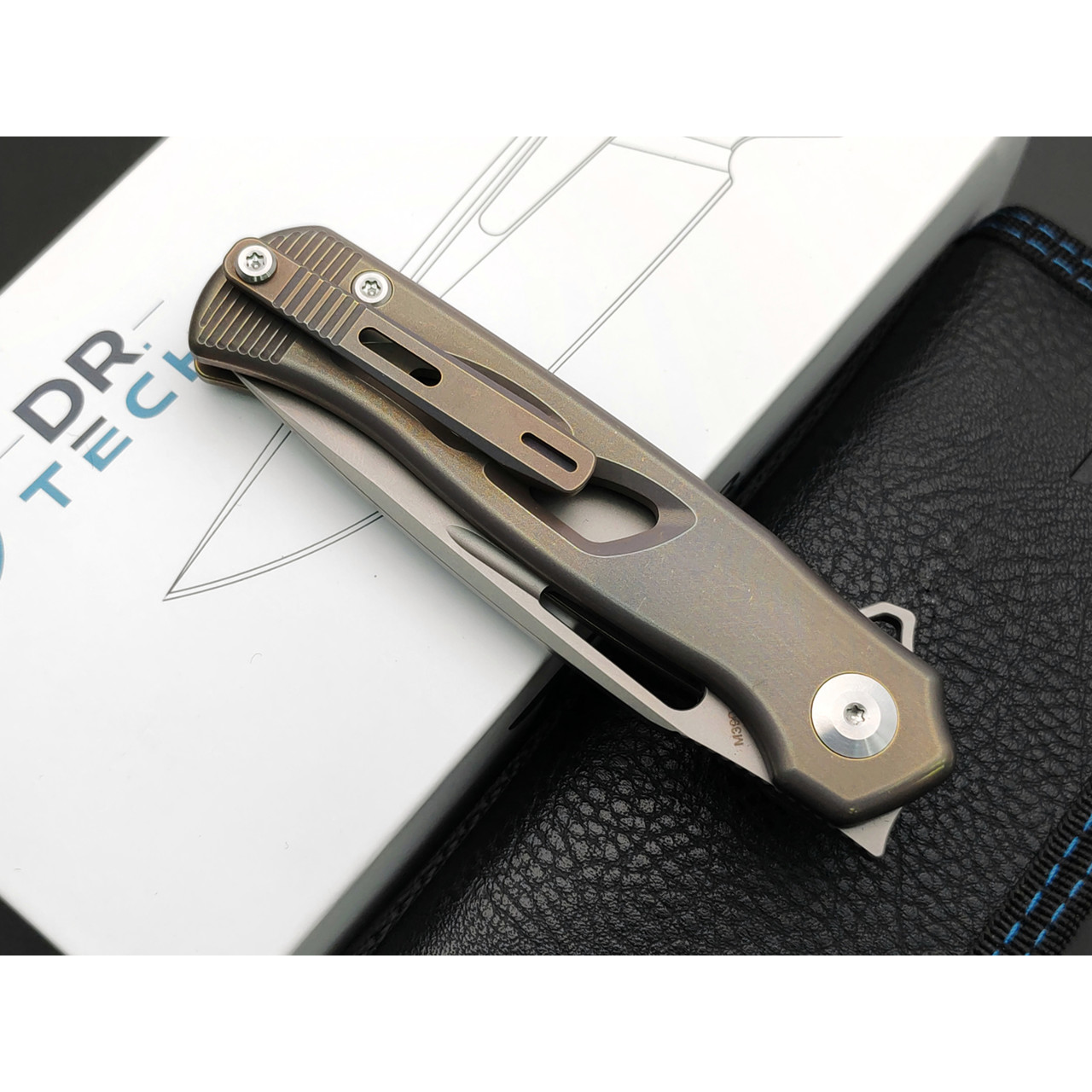 Dr.Tech складной нож Specter D4260BR сталь M390, рукоять Titanium TC4 bronze