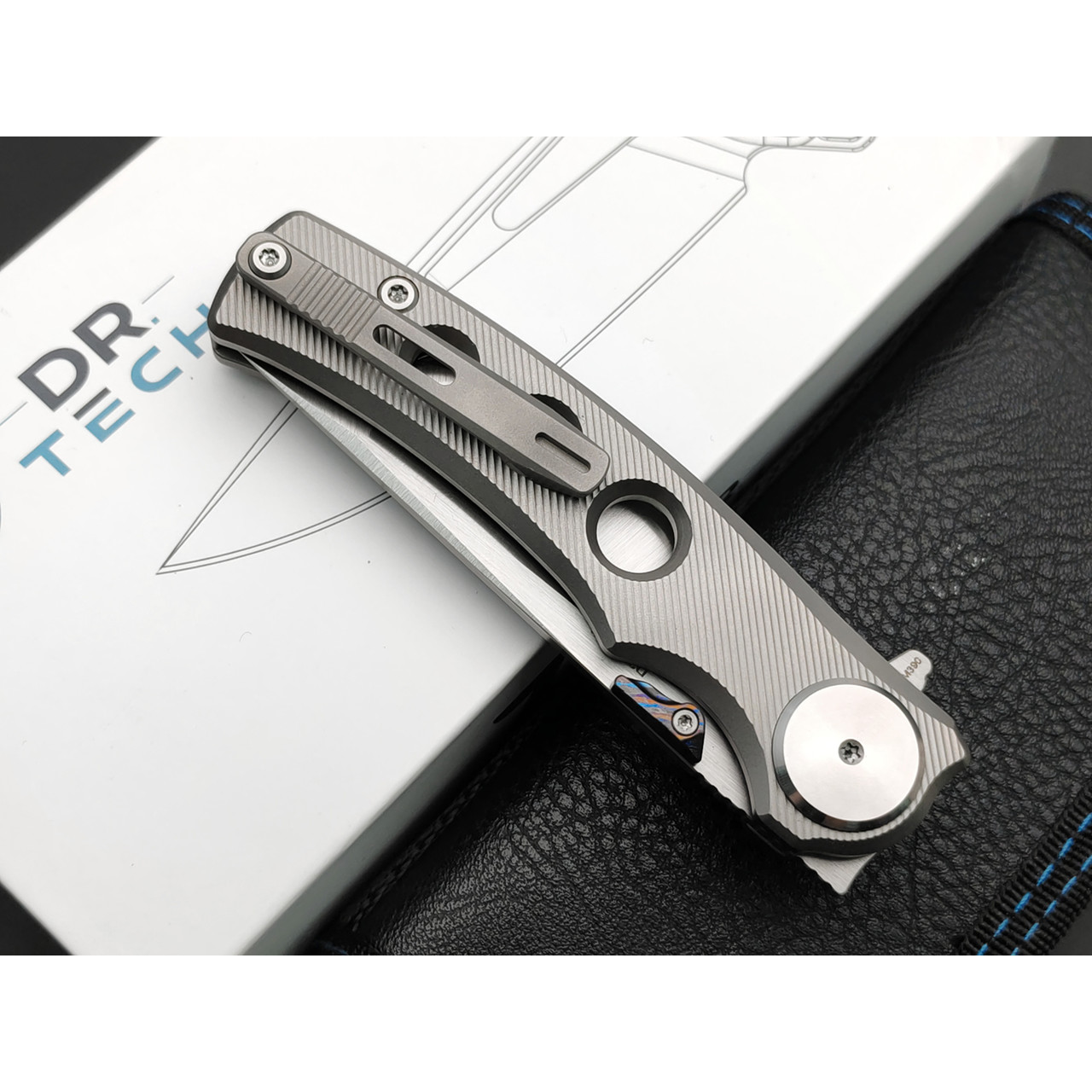 Dr.Tech складной нож Pulsar D3915TG сталь M390, рукоять Titanium TC4 gray