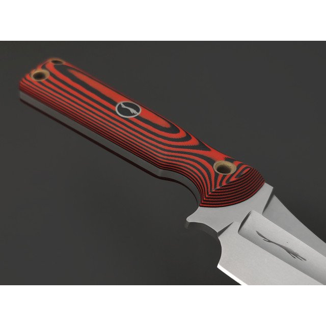 Волчий Век нож Карачун сталь PGK WA стоунвош, рукоять G10 black & red, пины латунь
