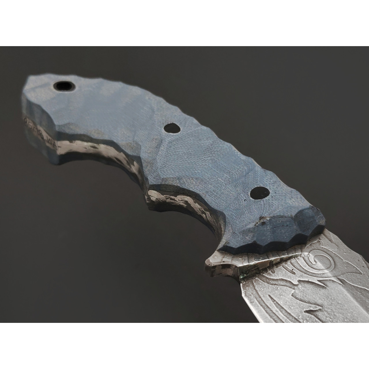 Волчий Век нож Бхадж Малый Custom Petroglyph Edition сталь 95Х18 WA худ. травление, рукоять G10 grey