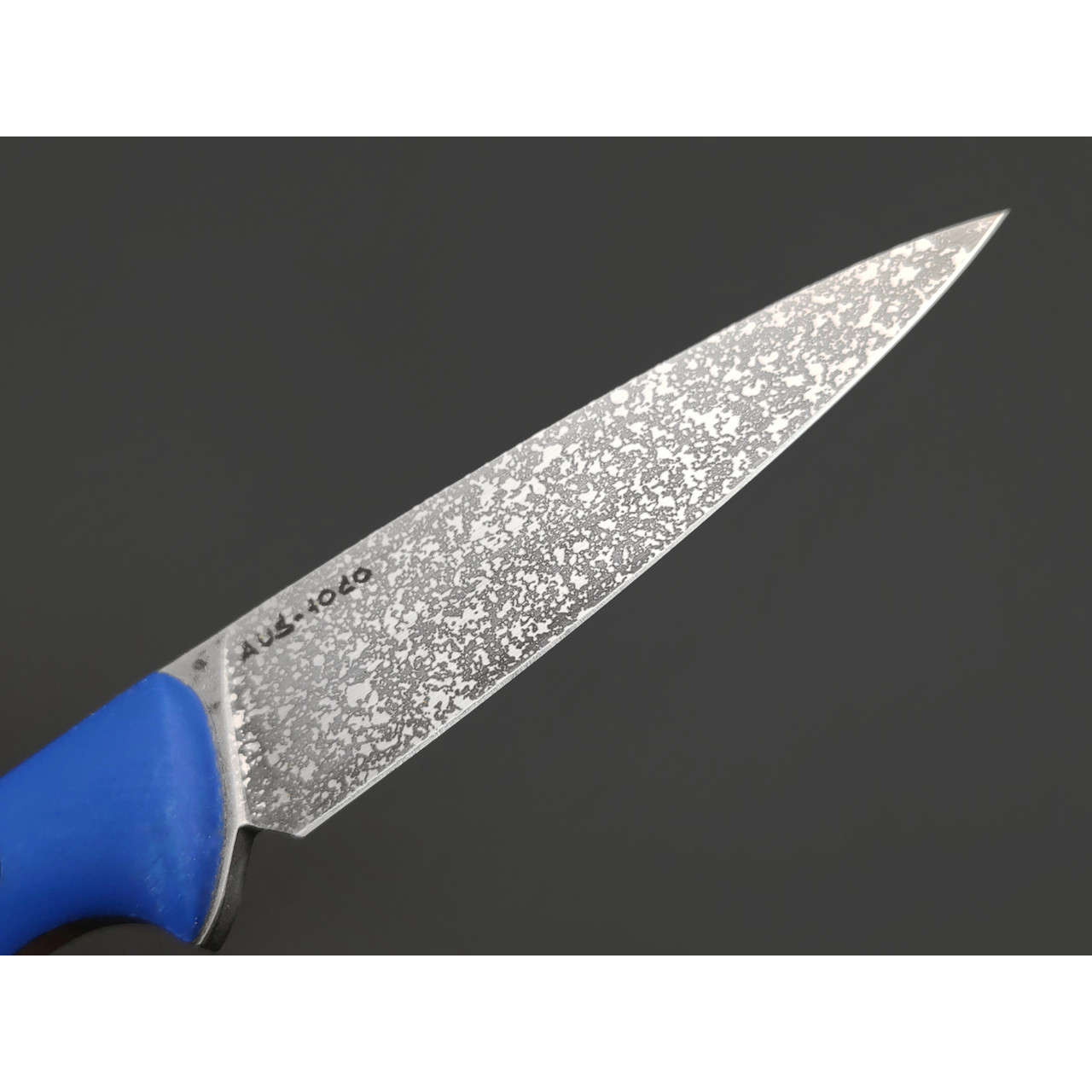 Кирилл Козлов нож Таймень сталь Aus-10Co худ. травление, рукоять G10 blue, carbon fiber black