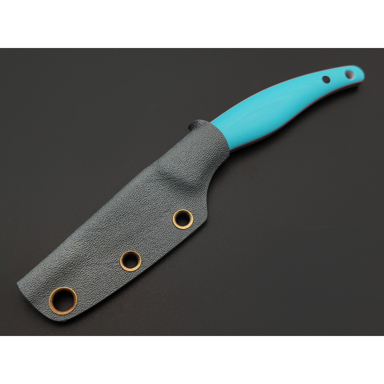 Кирилл Козлов нож Минога-3 сталь Aus-10Co худ. травление, рукоять G10 tiffany & pink, carbon fiber black