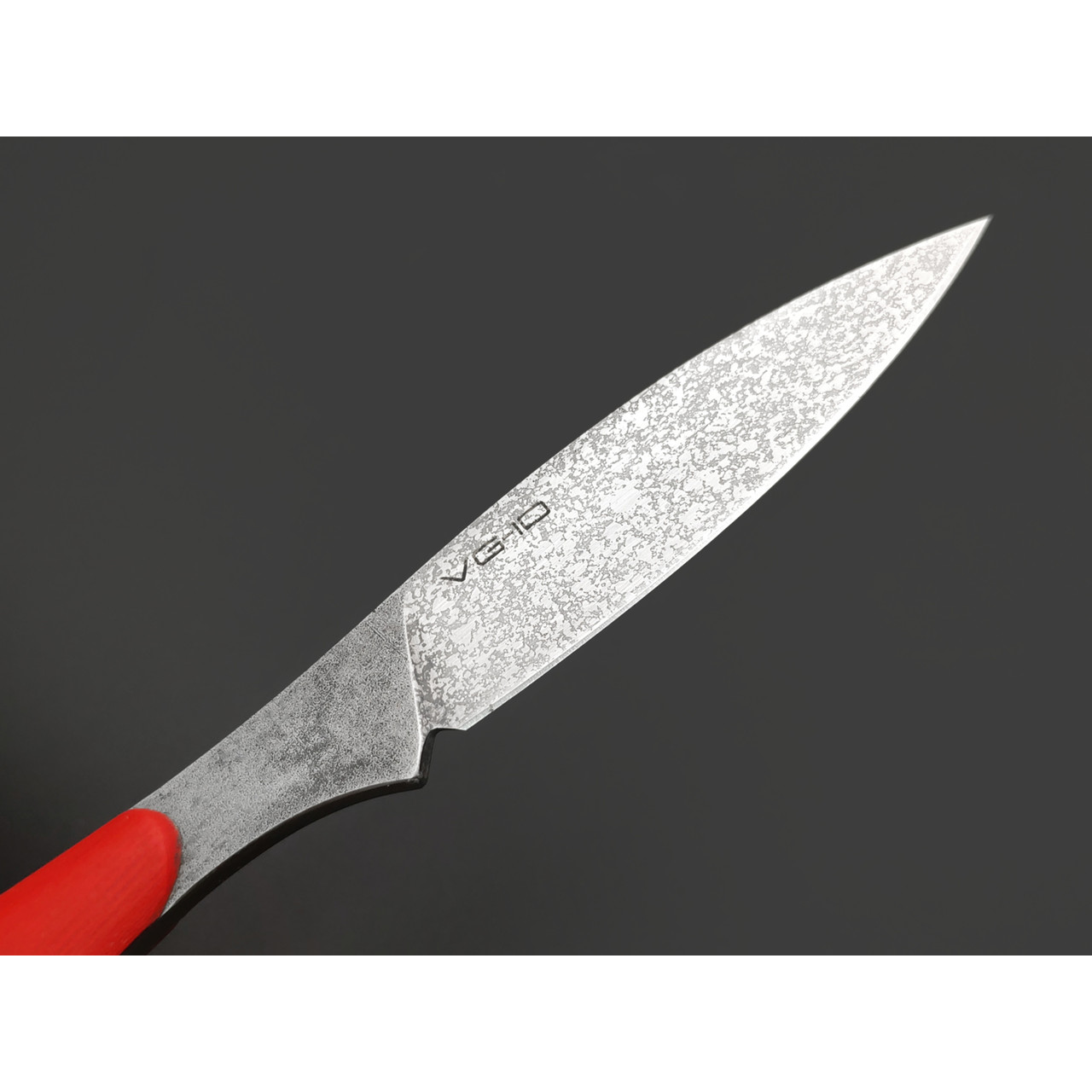 Кирилл Козлов нож Средняя Осока сталь VG-10 худ. травление, рукоять G10 red, carbon fiber black