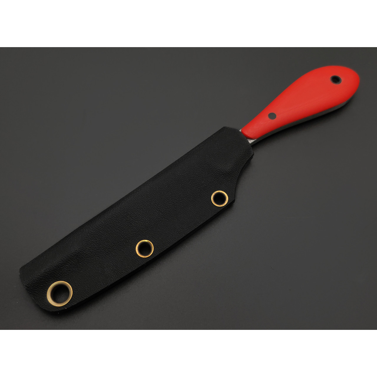 Кирилл Козлов нож Осока сталь Aus-10Co худ. травление, рукоять G10 red, carbon fiber black