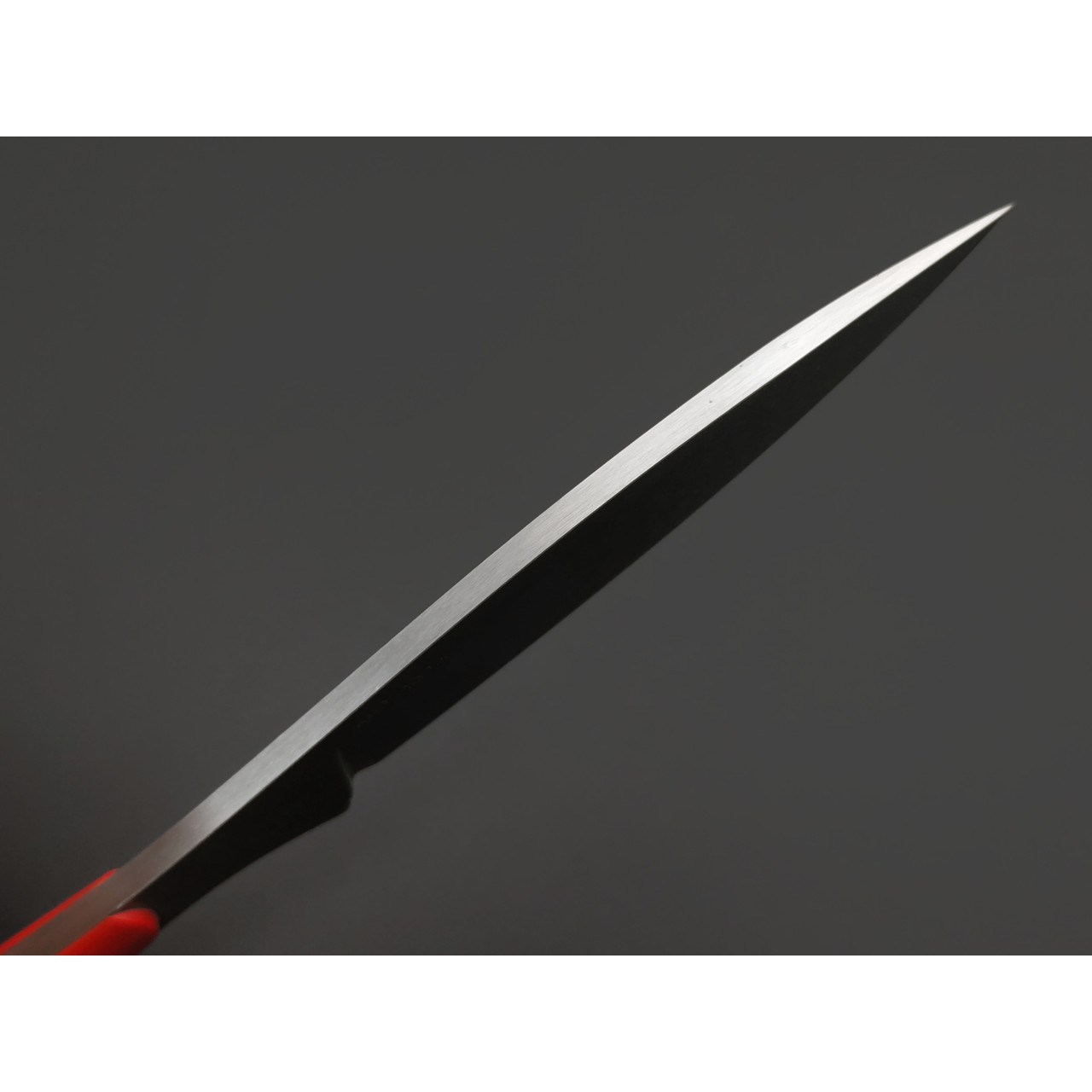 Кирилл Козлов нож Осока сталь Aus-10Co худ. травление, рукоять G10 red, carbon fiber black