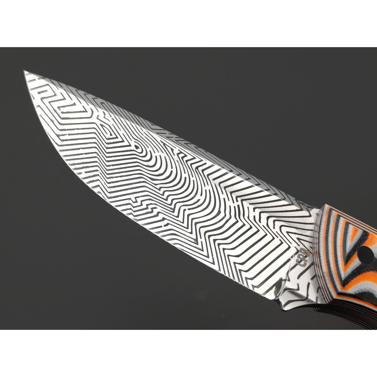 Богдан Гоготов нож NBG-103 сталь CPR худ. травление, рукоять G10 white & orange