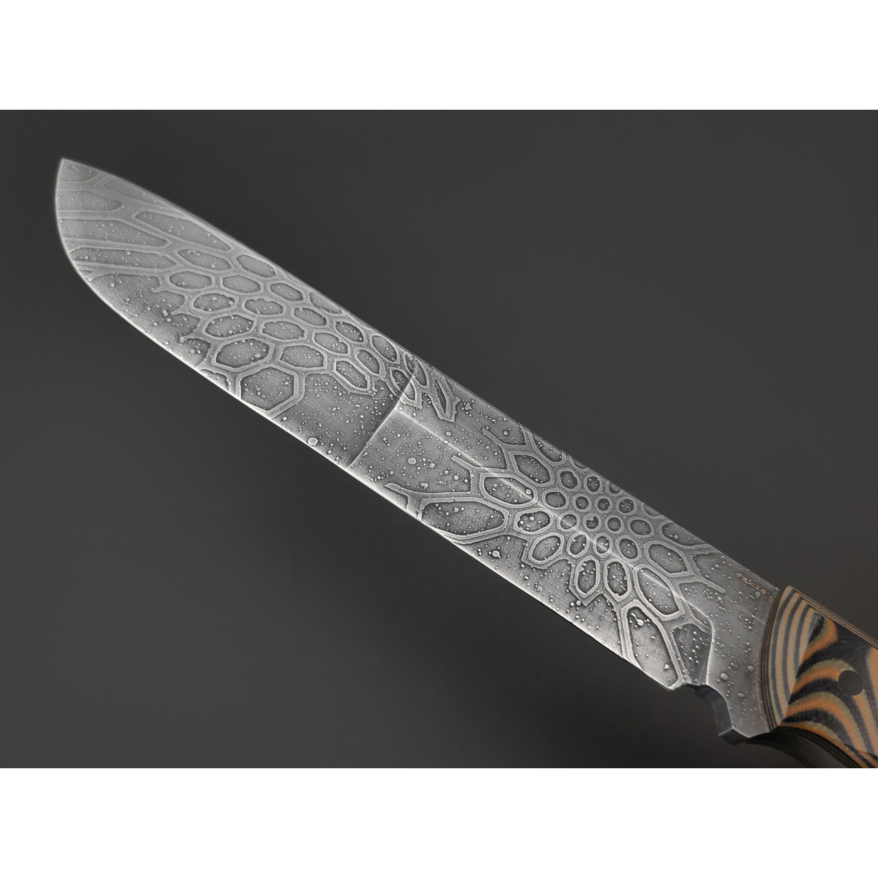 Богдан Гоготов нож NBG-96 сталь 95Х18 худ. травление, рукоять G10 olive & coyote