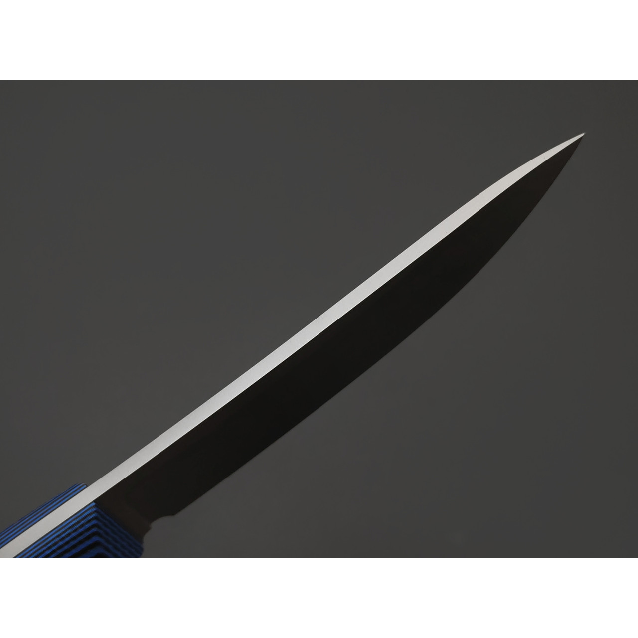 Град Горький нож Охотник сталь Aus-10Co bead blast, рукоять G10 black & blue