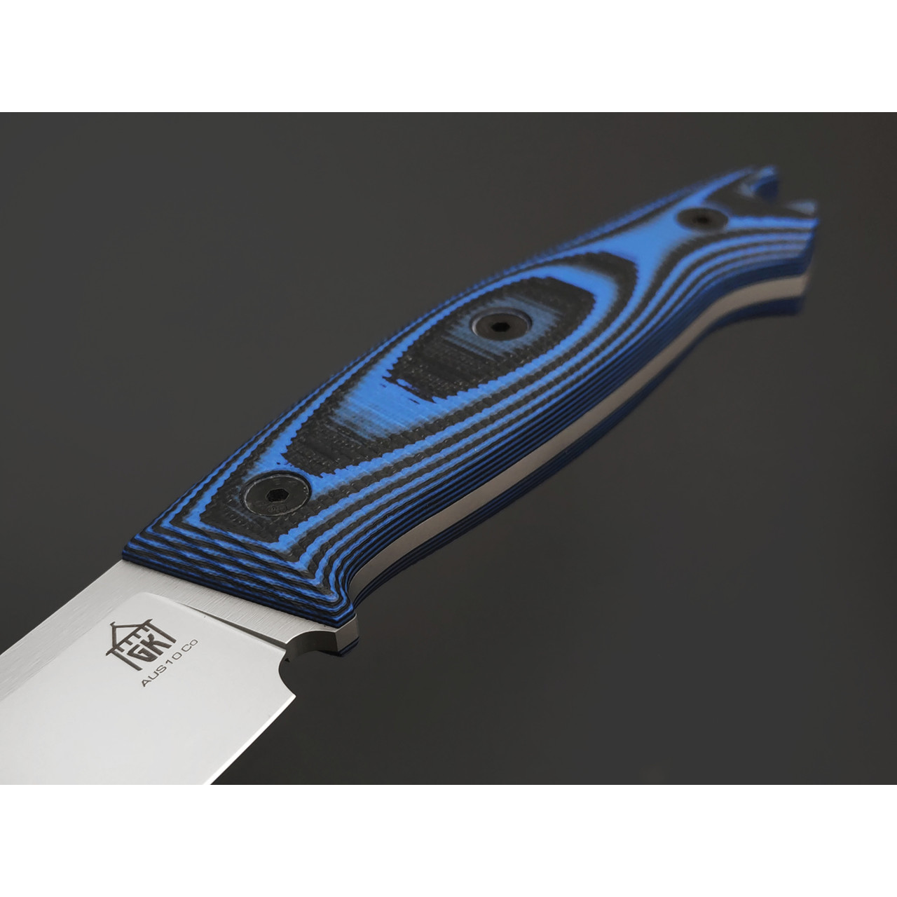Град Горький нож Охотник сталь Aus-10Co bead blast, рукоять G10 black & blue
