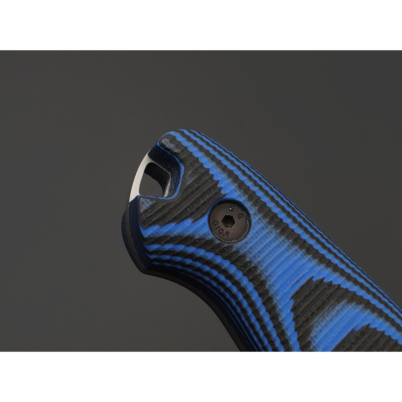 Град Горький нож Охотник сталь Aus-10Co bead blast, рукоять G10 black & blue