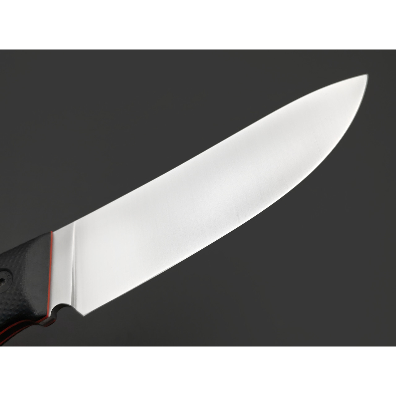 Град Горький нож Охотник сталь CPR satin, рукоять G10 black & red