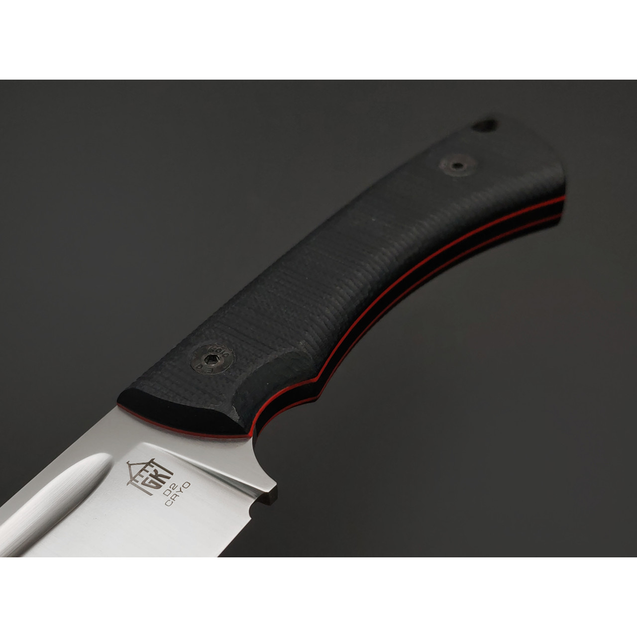 Град Горький нож Райбек №2 сталь D2 satin, рукоять G10 black & red.