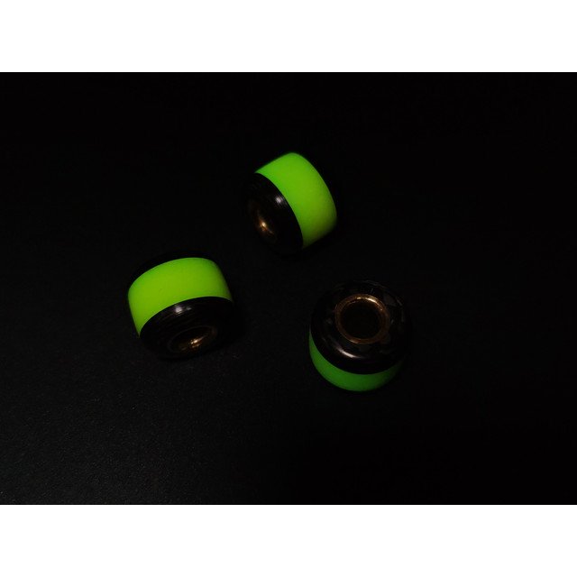PhantomTools бусина Carbon fiber chaotic, Turboglow yellow с люминофором, латунь